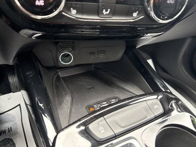 Used 2024 Chevrolet Trax RS w/ Sunroof Package image 34