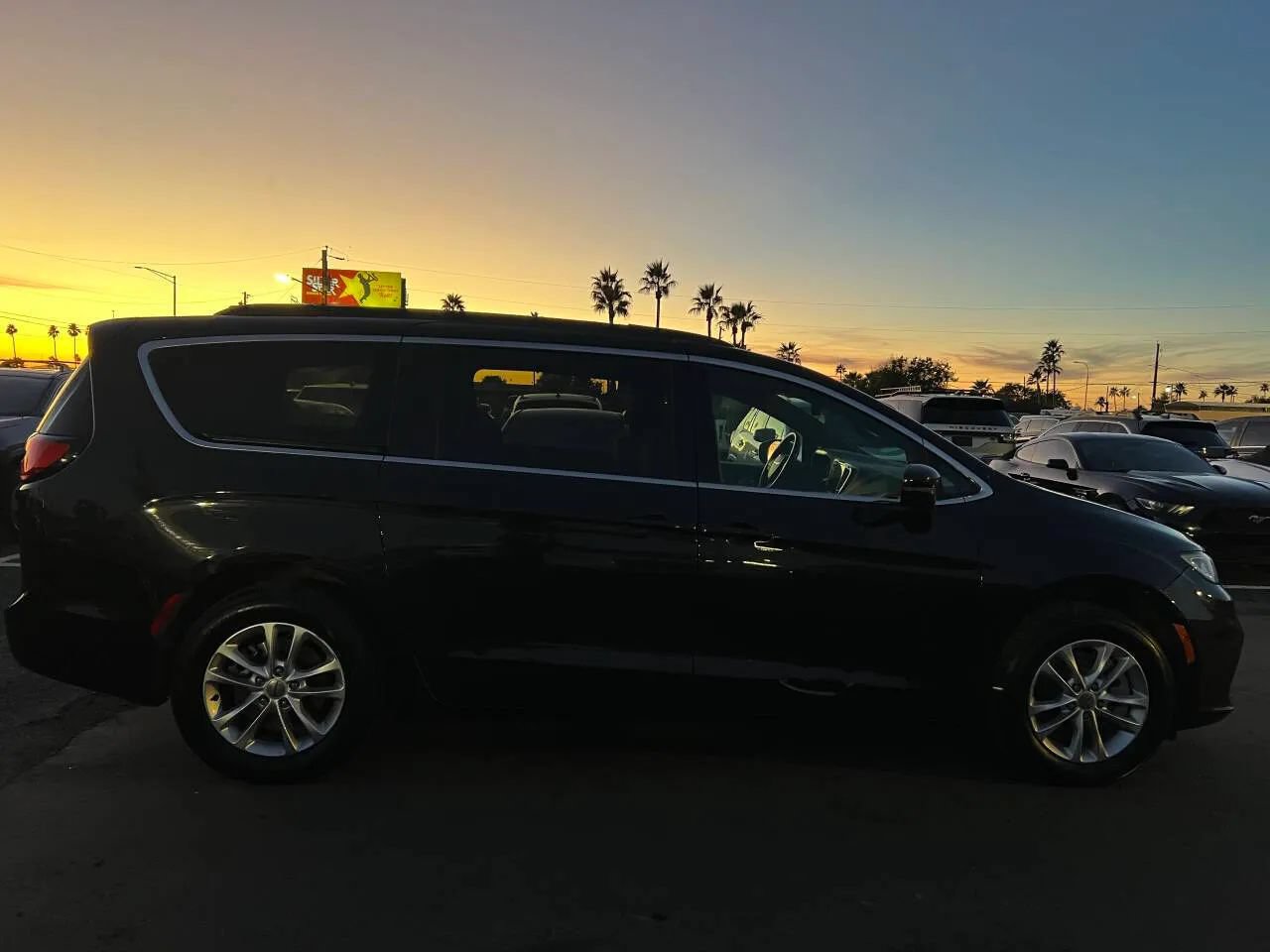 Used 2022 Chrysler Pacifica Touring AWD/4WD image 6