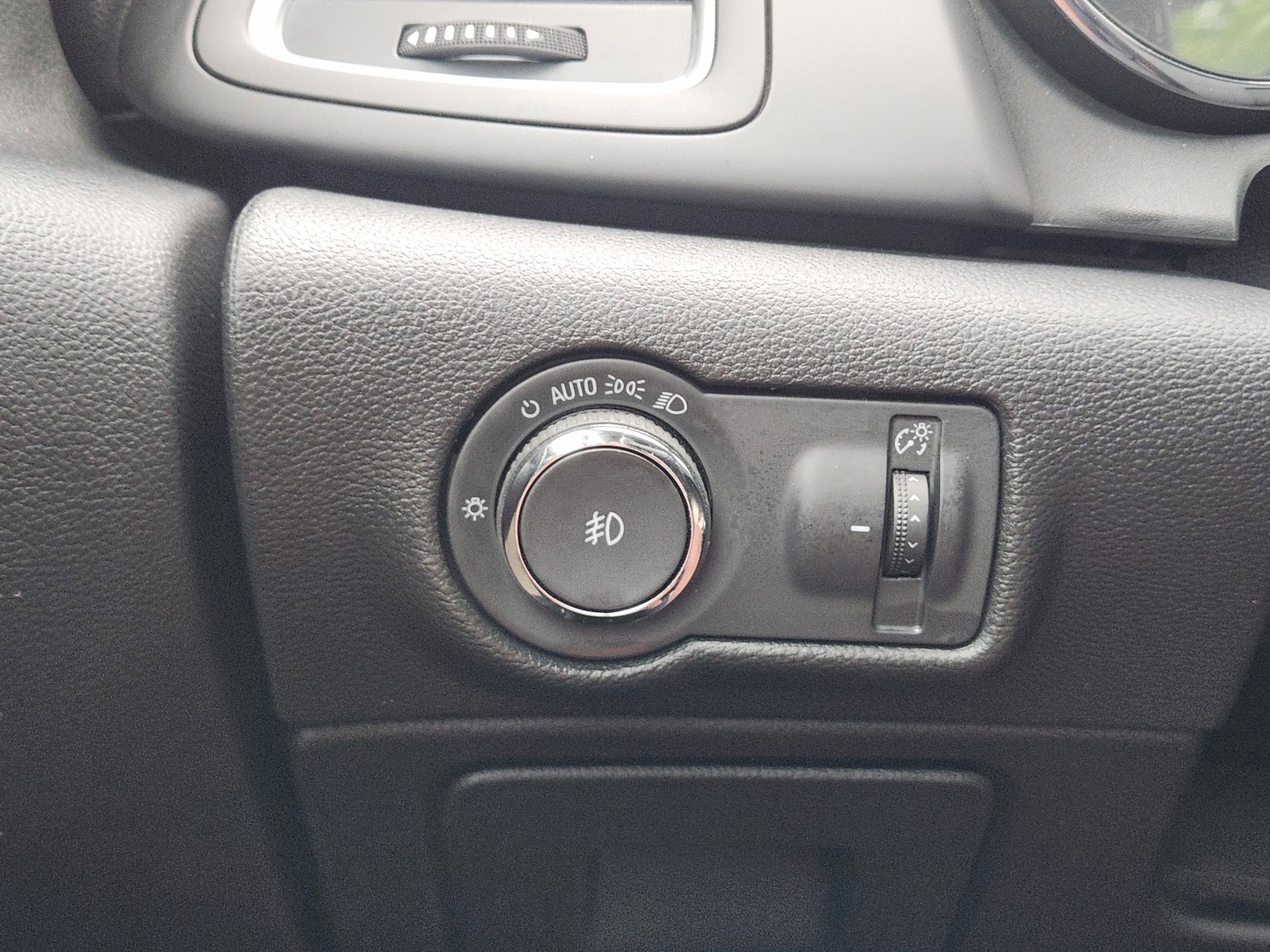 Used 2019 Buick Cascada Premium image 23