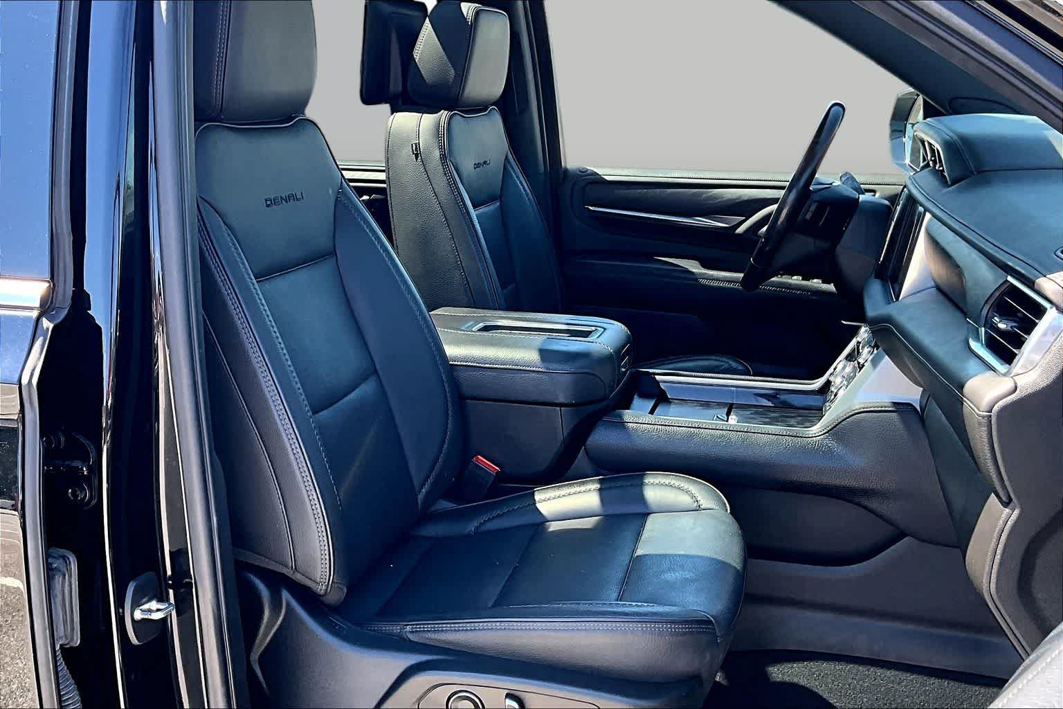 Used 2021 GMC Yukon Denali AWD/4WD image 9