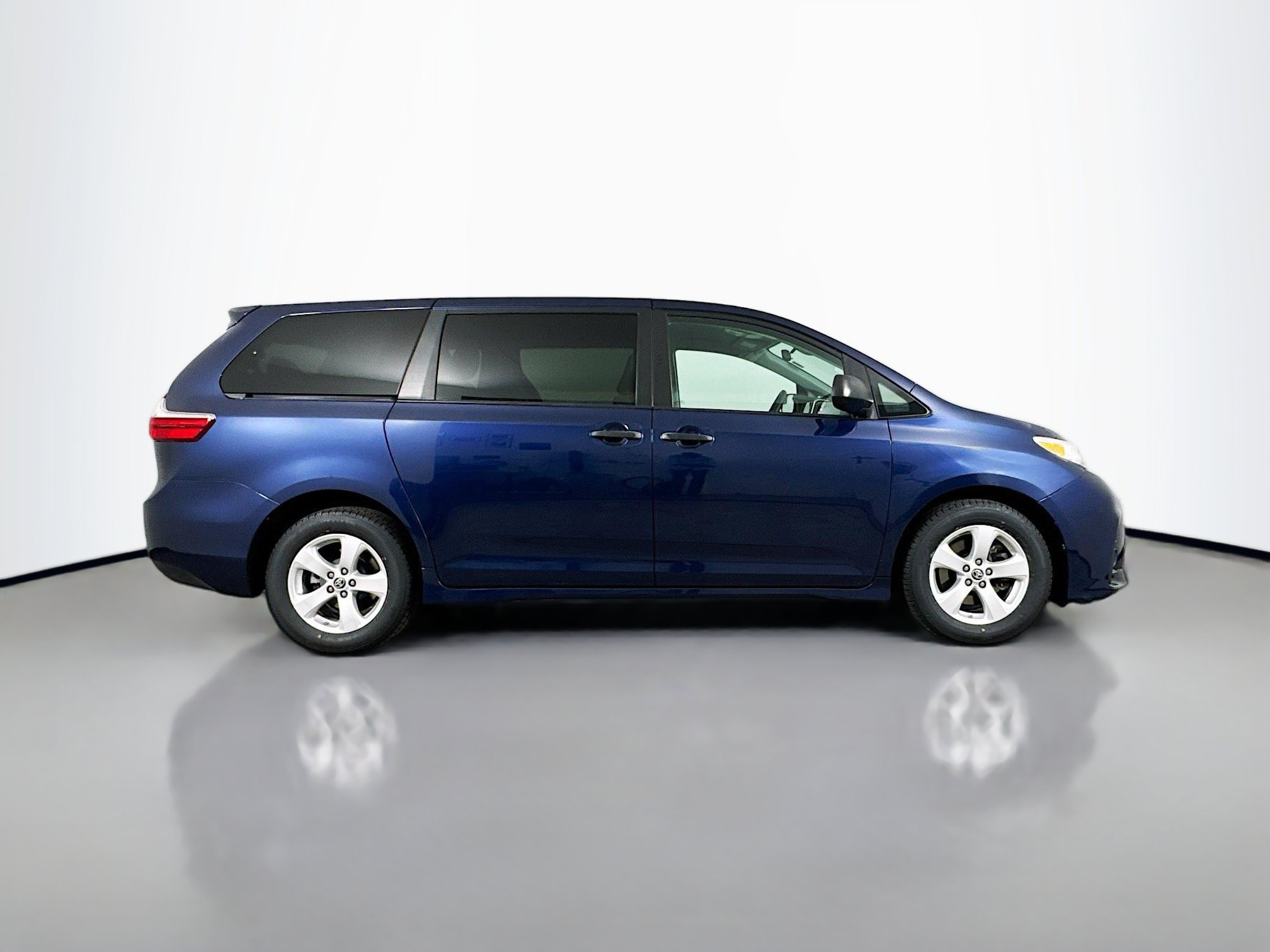 Certified 2020 Toyota Sienna L FWD image 8
