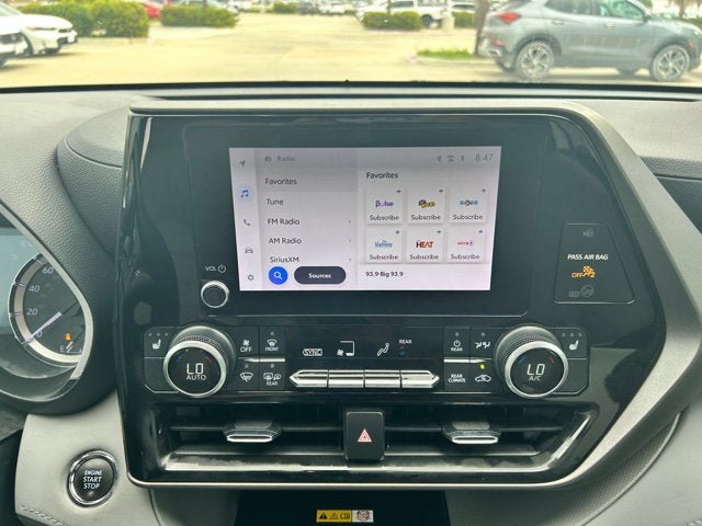 Used 2023 Toyota Highlander XLE FWD image 10
