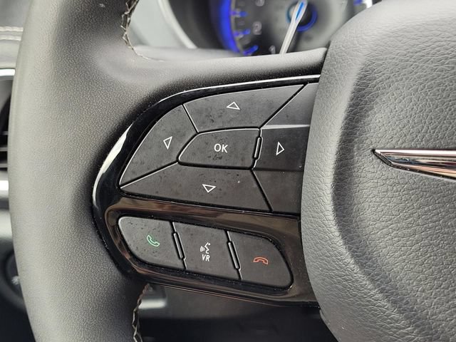 Used 2025 Chrysler Pacifica Limited FWD image 35