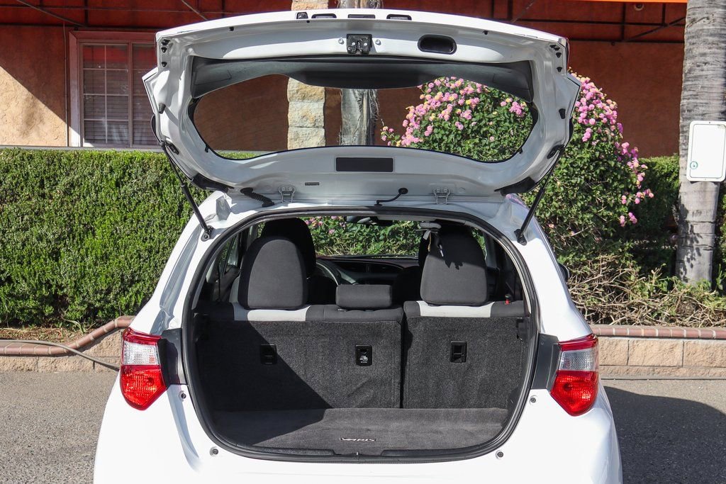 Used 2018 Toyota Yaris LE w/ Carpet Mat Package image 8