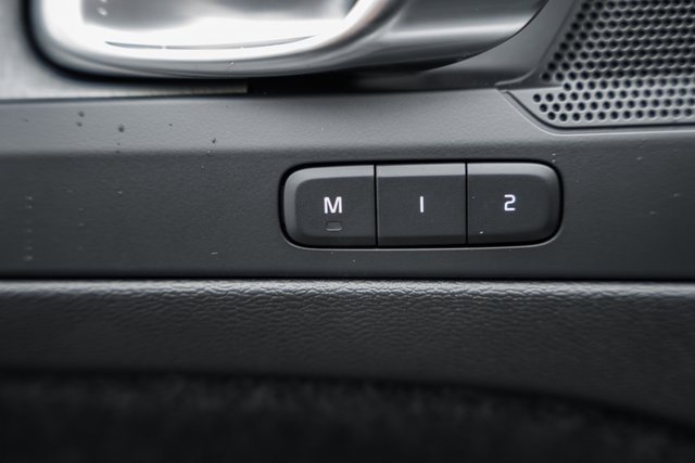 Certified 2025 Volvo XC40 B5 Core w/ Protection Package Premier image 39