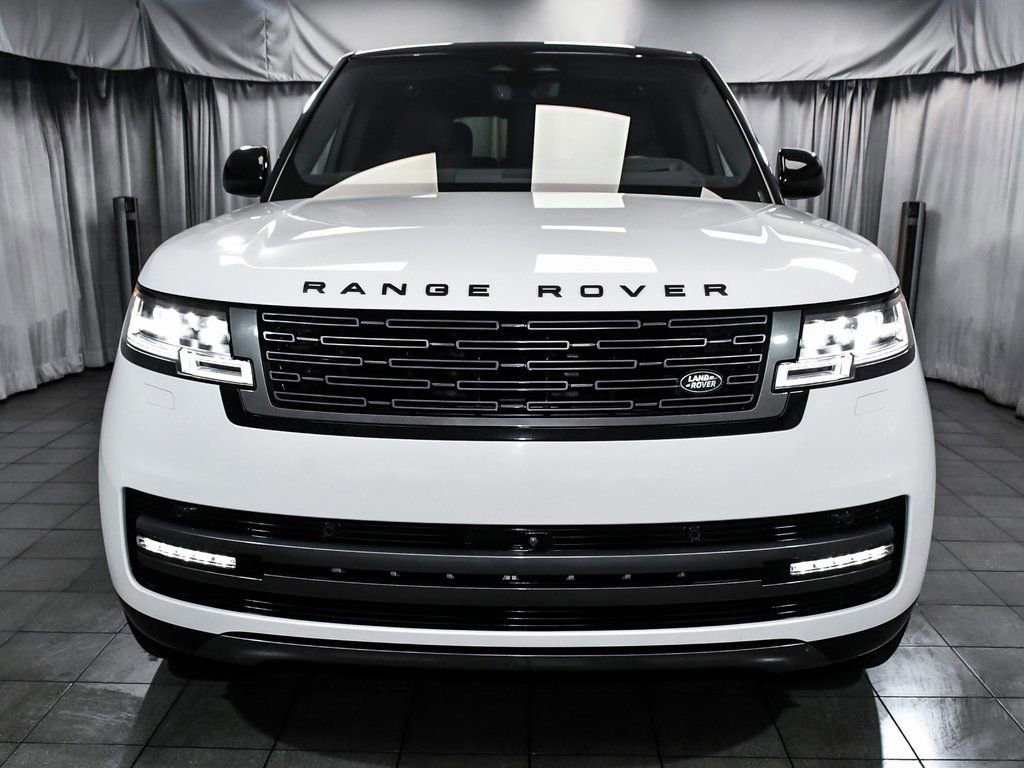 Used 2025 Land Rover Range Rover SE AWD/4WD image 2