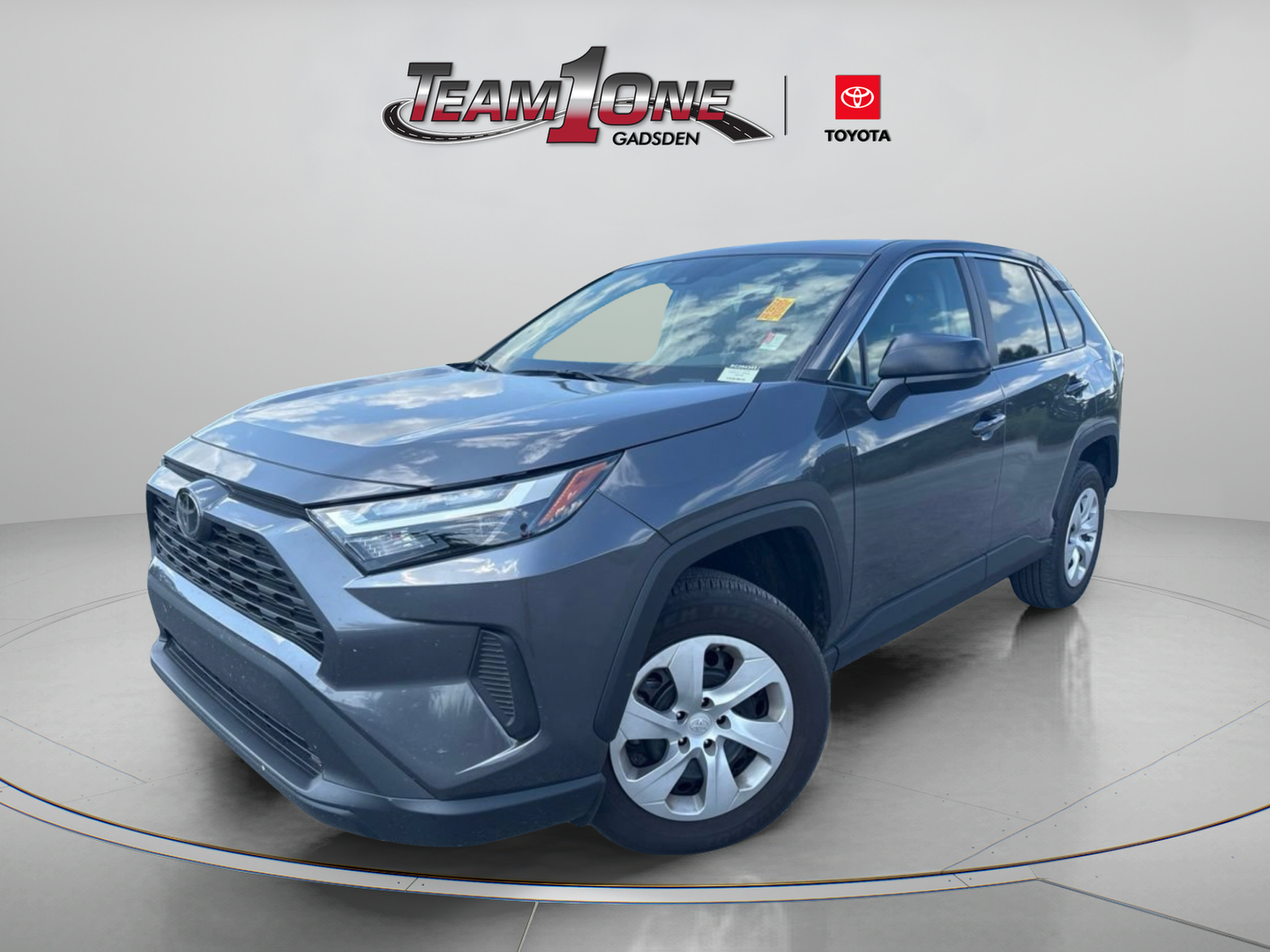 Used 2024 Toyota RAV4 LE FWD image 4