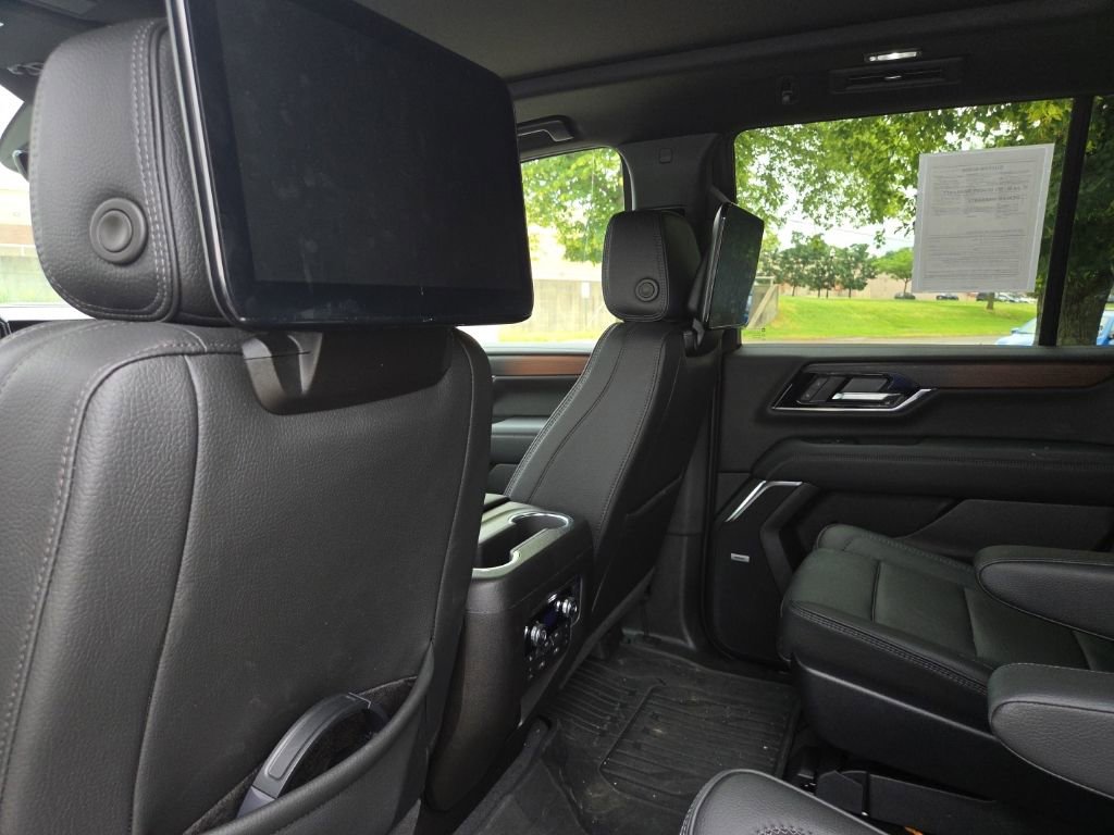 Used 2026 GMC Yukon Denali w/ Denali Reserve Package AWD/4WD image 13