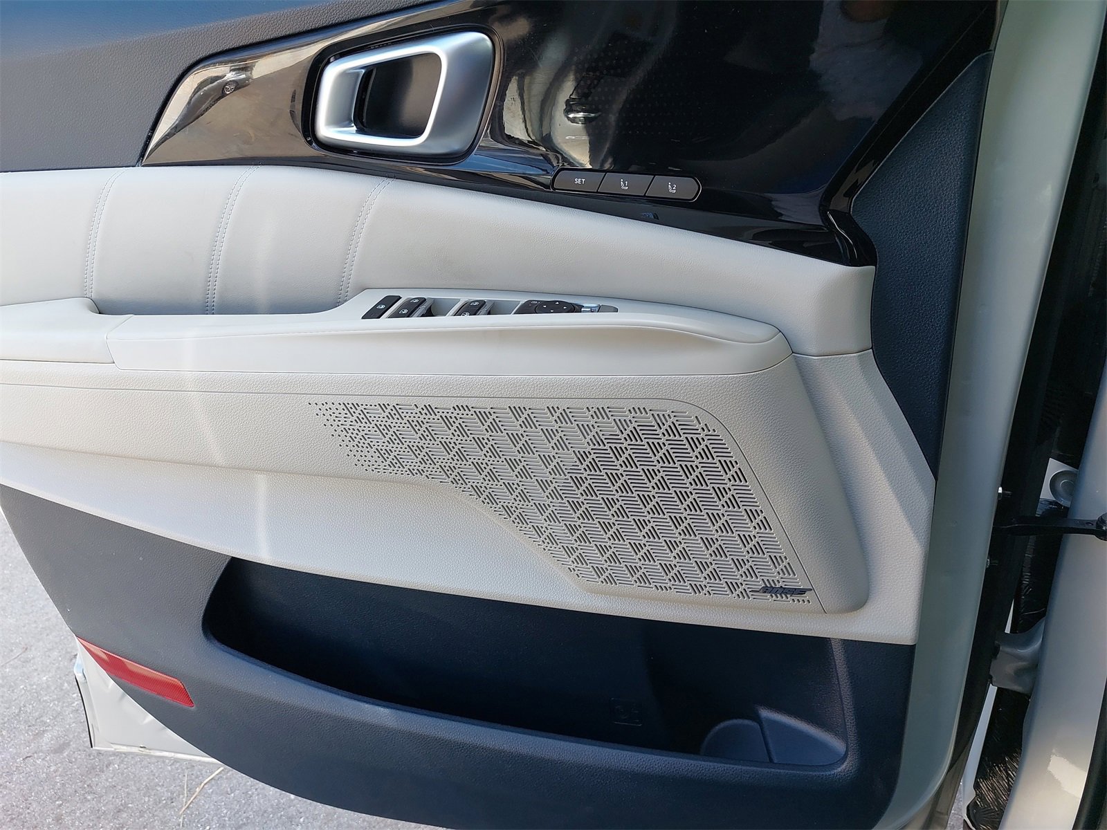 Certified 2025 Kia Carnival SX Prestige image 35