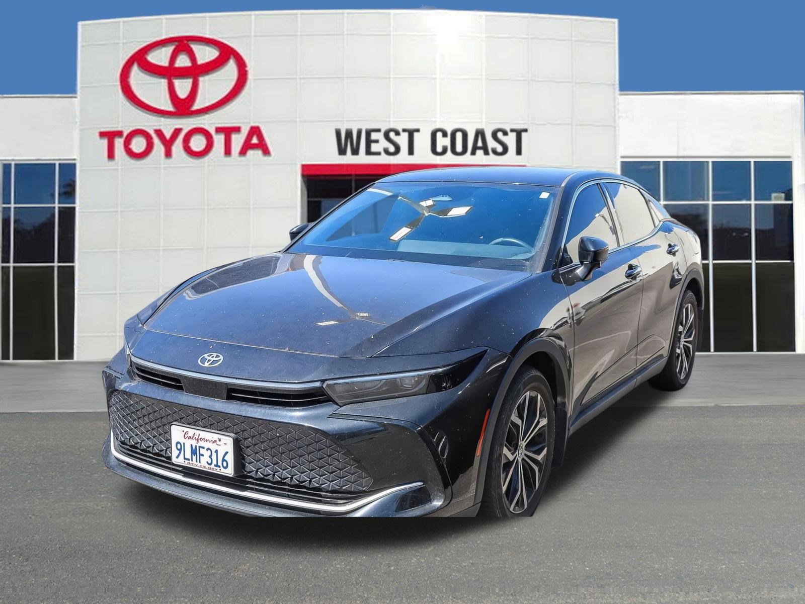 Used 2024 Toyota Crown XLE w/ Carpet Mat Package (TMS) image 1