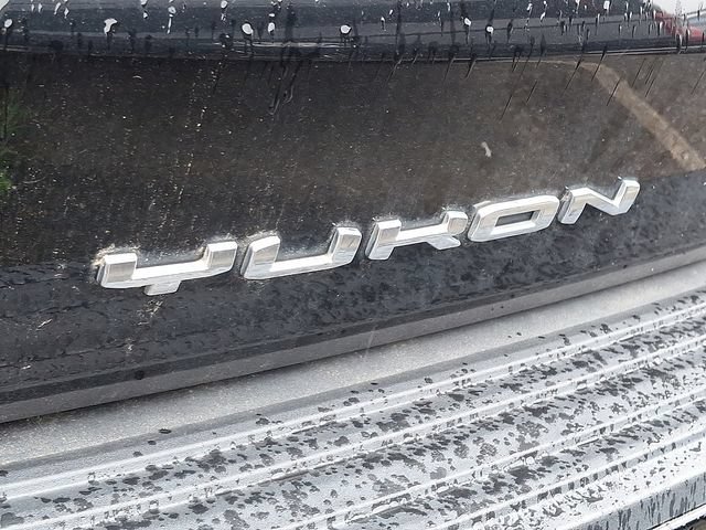 Used 2022 GMC Yukon SLE w/ Max Trailering Package AWD/4WD image 9