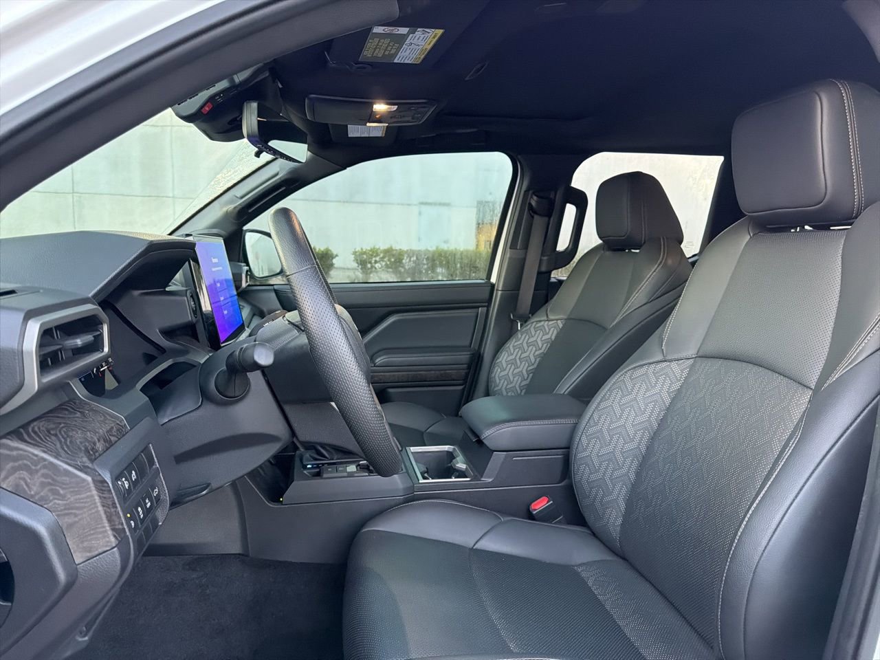 Used 2024 Toyota Tacoma Limited w/ Limited Package (LT) image 9