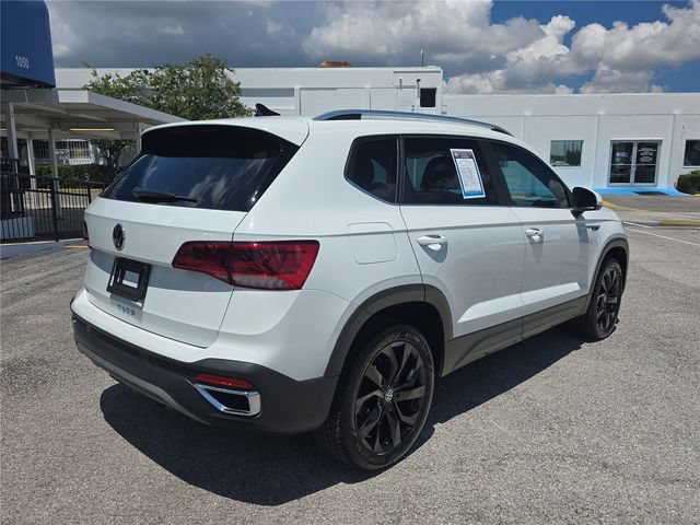 Used 2024 Volkswagen Taos SE FWD image 3