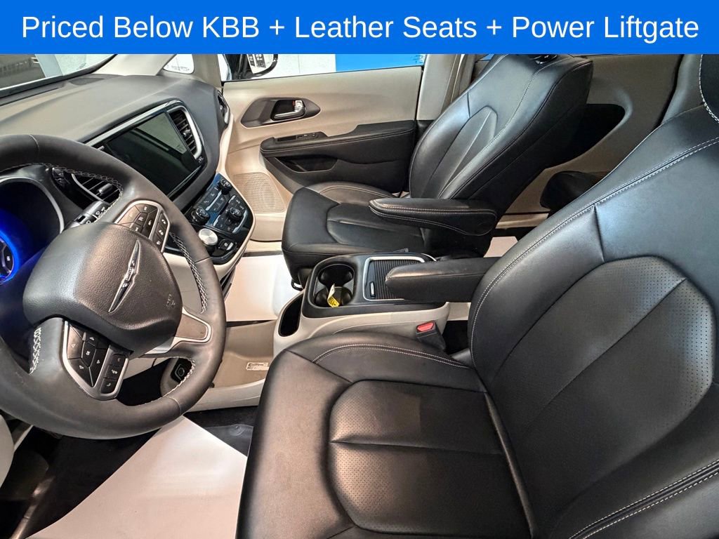 Used 2024 Chrysler Pacifica Touring-L FWD image 11