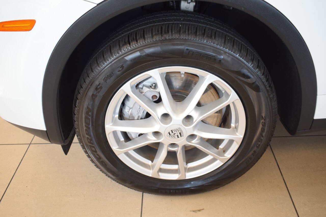 Used 2016 Porsche Cayenne image 9