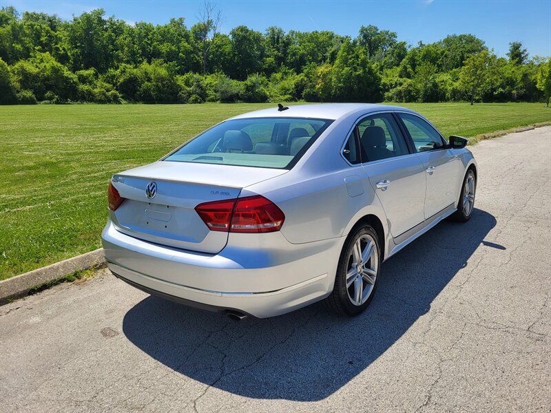 Used 2012 Volkswagen Passat 3.6 SEL Premium FWD image 7
