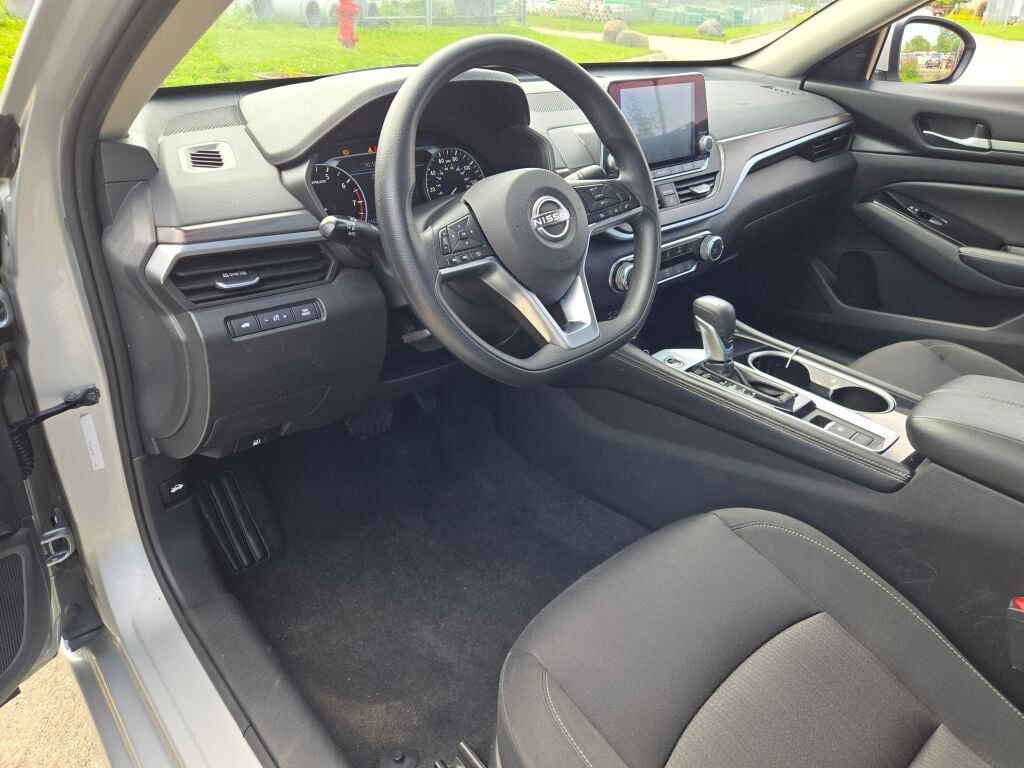 Used 2023 Nissan Altima 2.5 SV AWD/4WD image 17