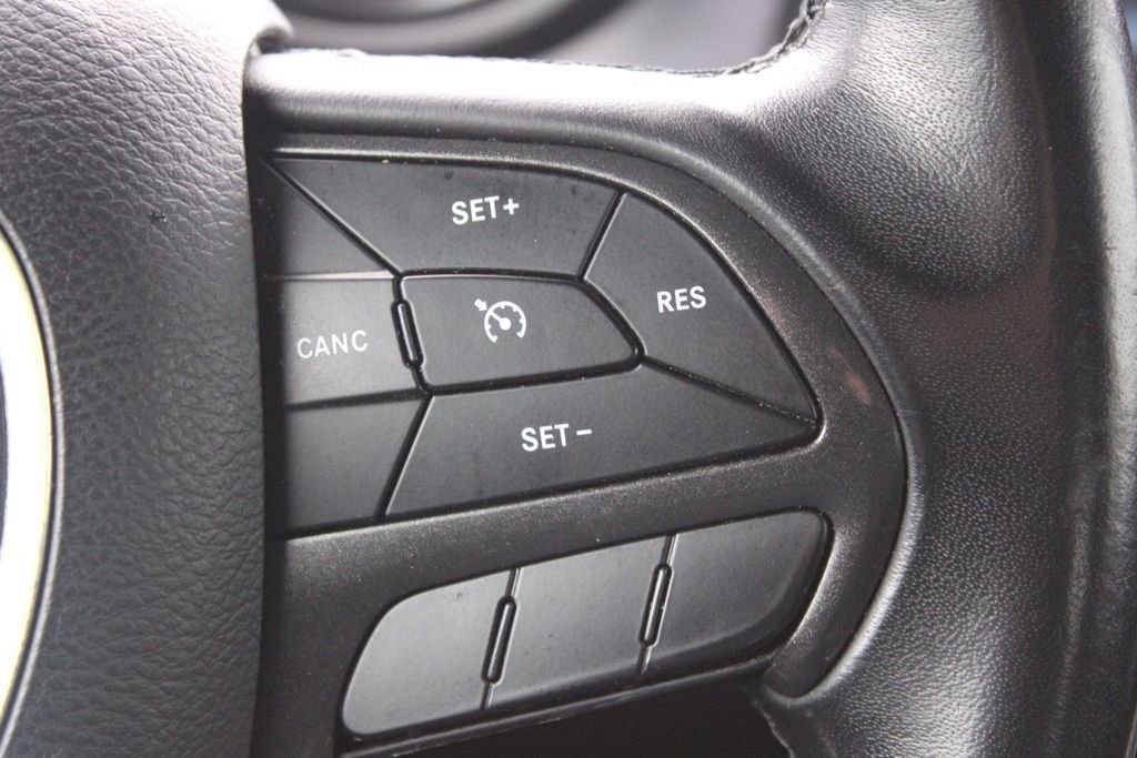 Used 2018 Dodge Challenger SXT image 26