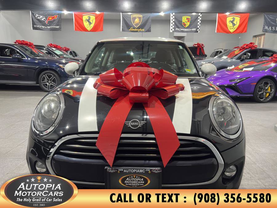 Used 2019 MINI Cooper 2-Door Hardtop w/ Storage Package image 9