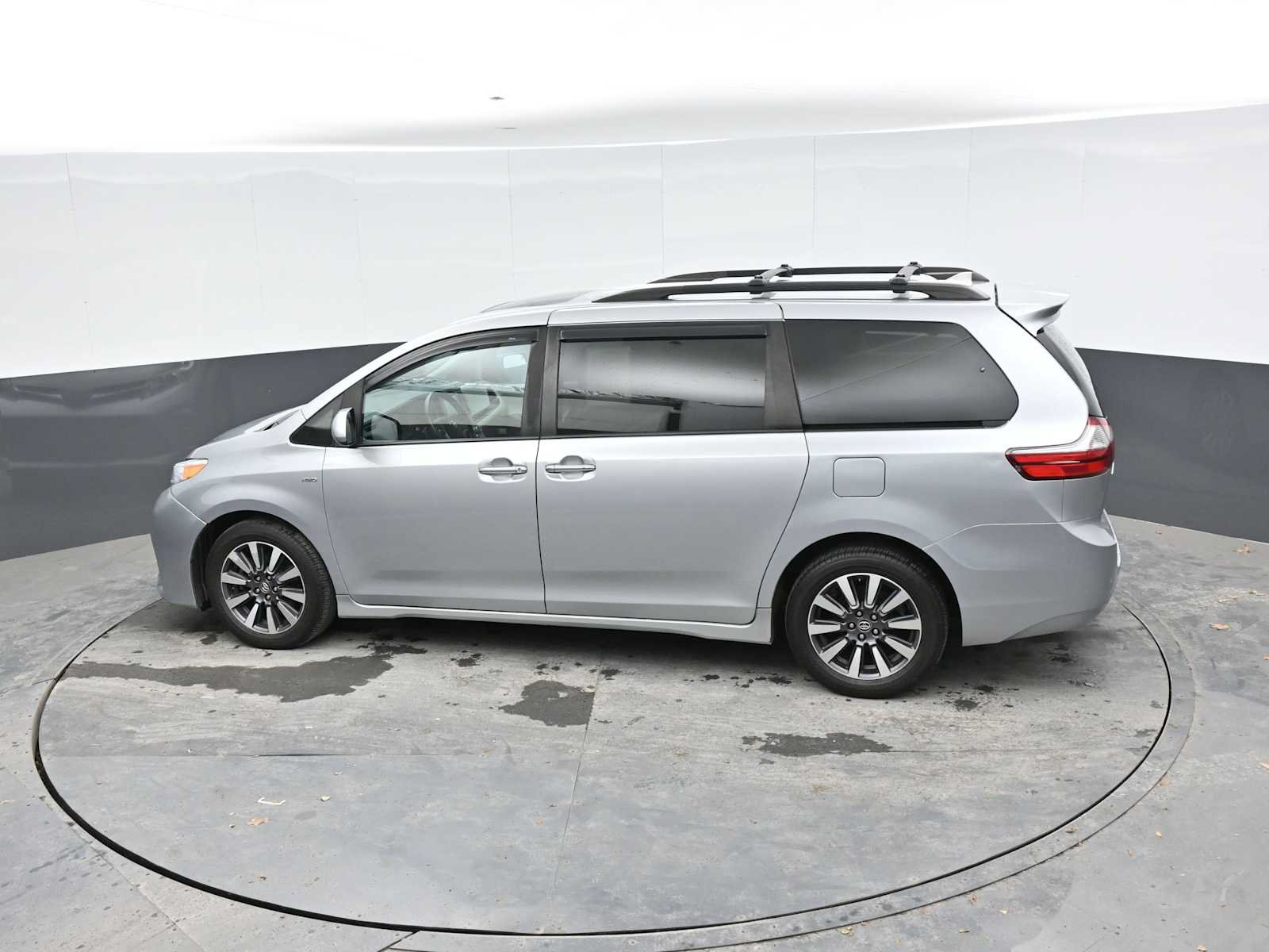 Used 2020 Toyota Sienna XLE w/ XLE Navigation Package AWD/4WD image 13