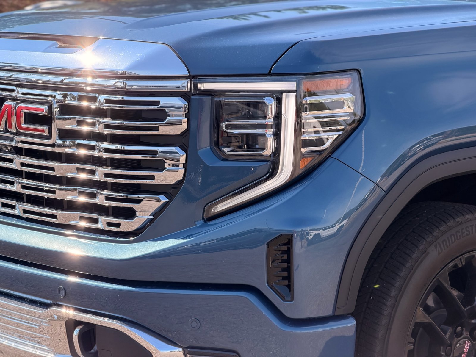 Used 2025 GMC Sierra 1500 Denali w/ Denali Reserve Package AWD/4WD image 8