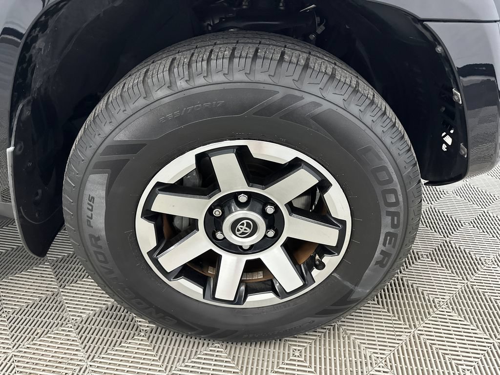 Used 2018 Toyota 4Runner TRD Off-Road Premium AWD/4WD image 13