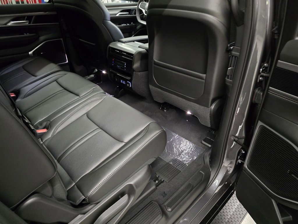 New 2025 Jeep Wagoneer L Series II w/ Premium Group I image 35