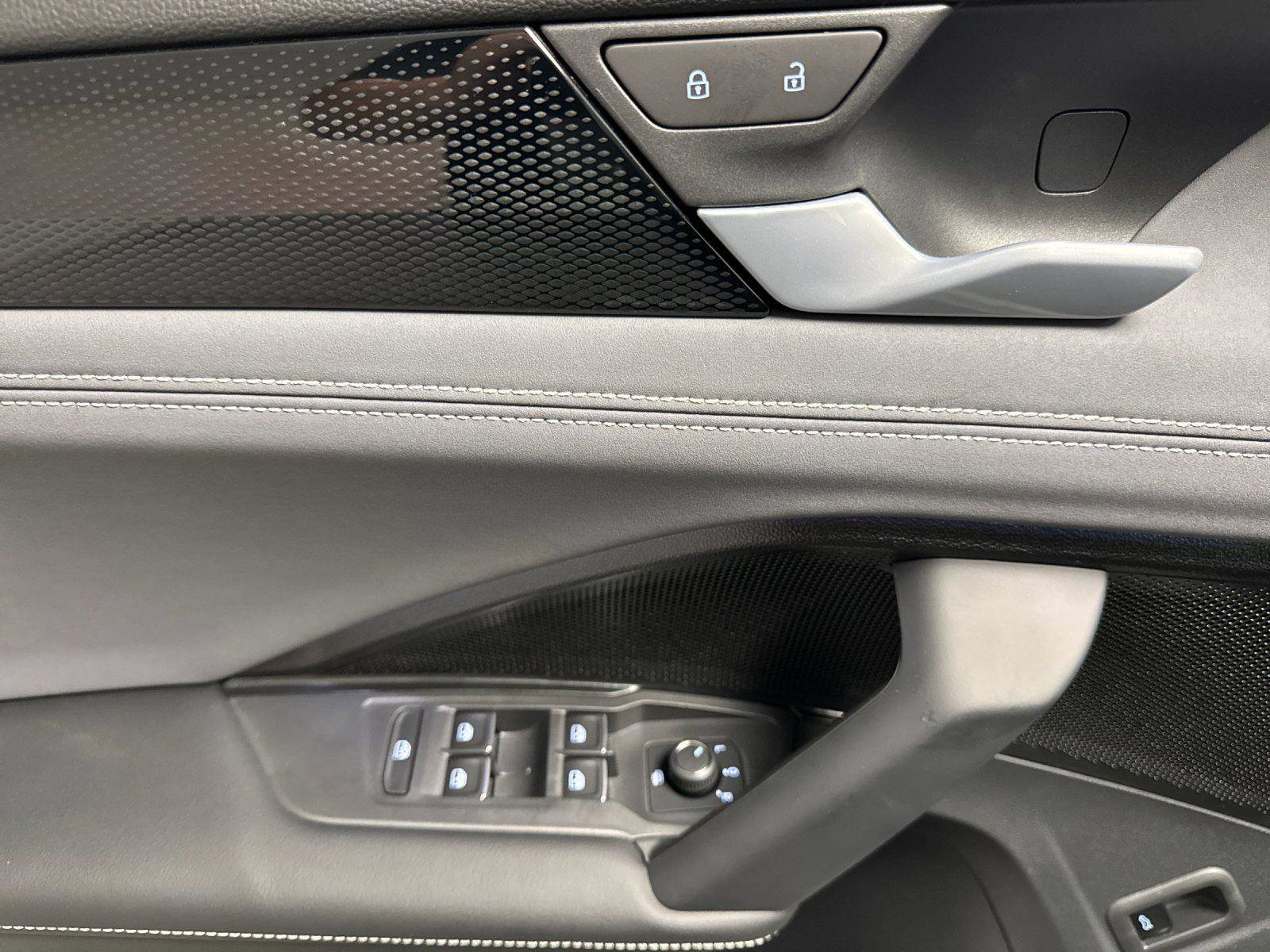 New 2026 Volkswagen Tiguan SE R-Line AWD/4WD image 10