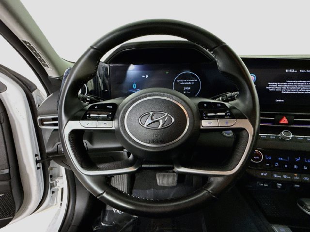 Used 2022 Hyundai Elantra Limited FWD image 12