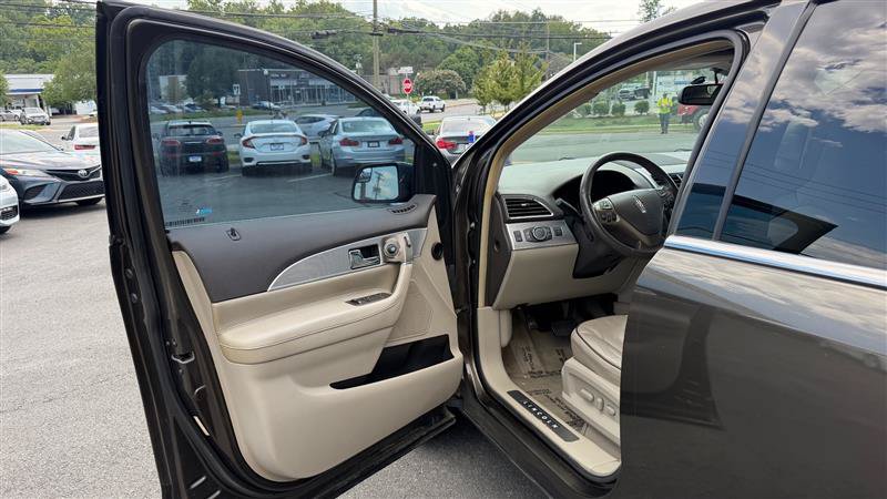 Used 2011 Lincoln MKX 2WD w/ 101A Rapid Spec Order Code image 20