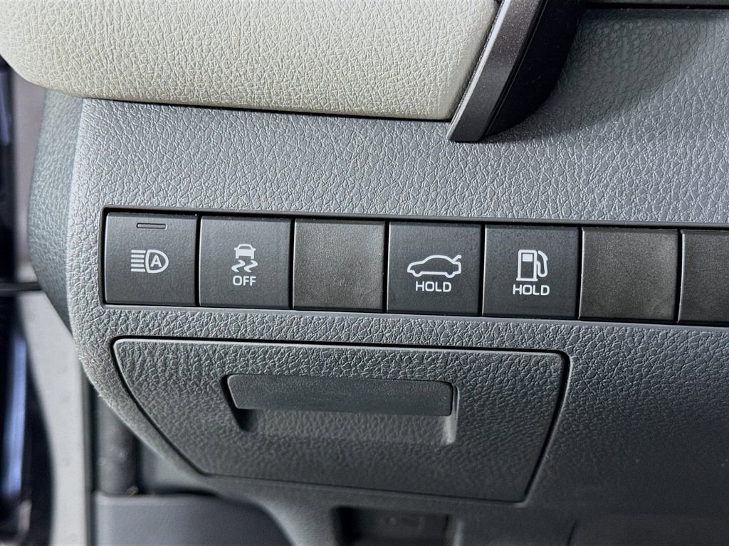 Used 2019 Toyota Camry LE FWD image 12