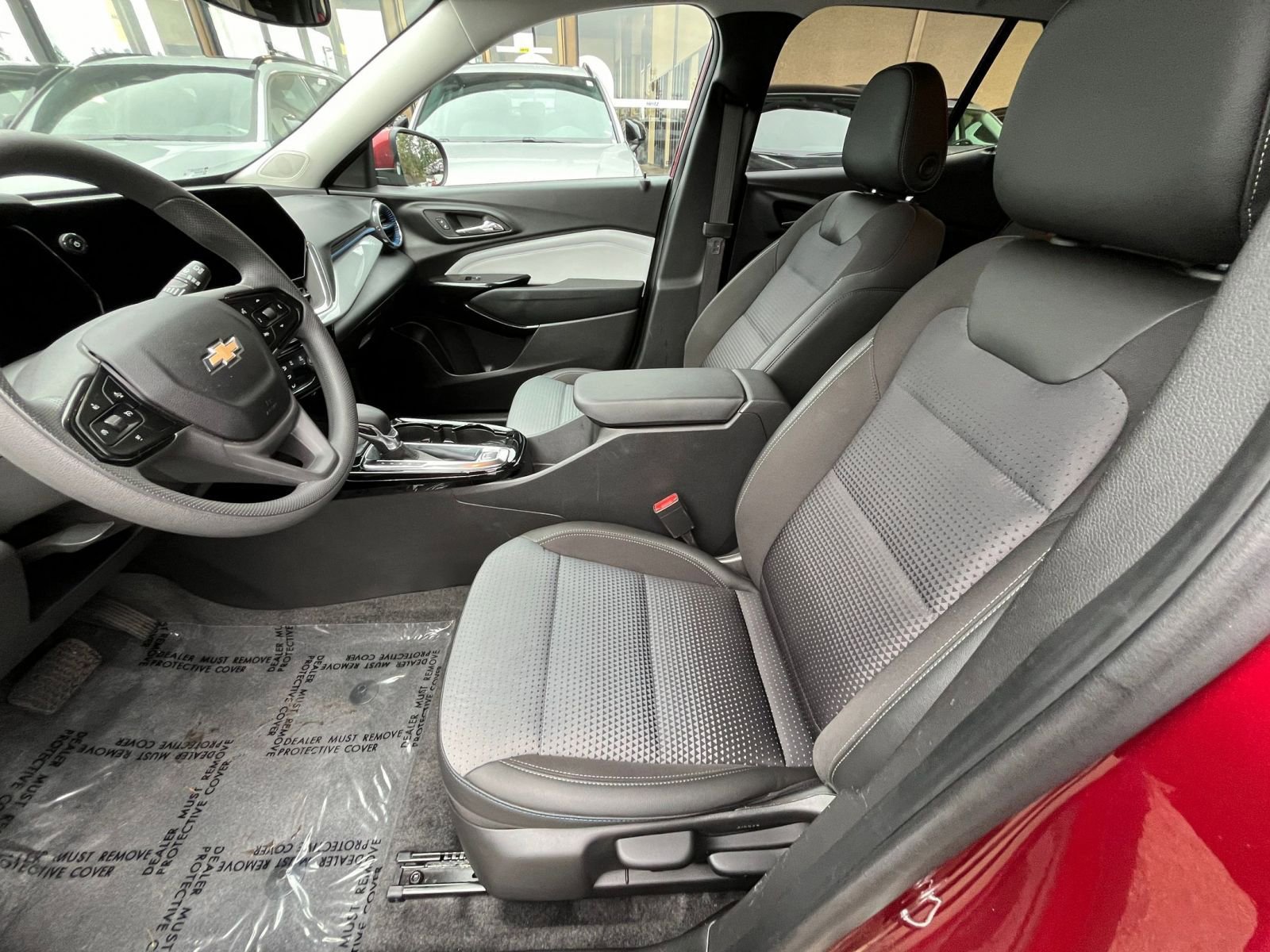 Used 2025 Chevrolet Trax LT FWD image 27