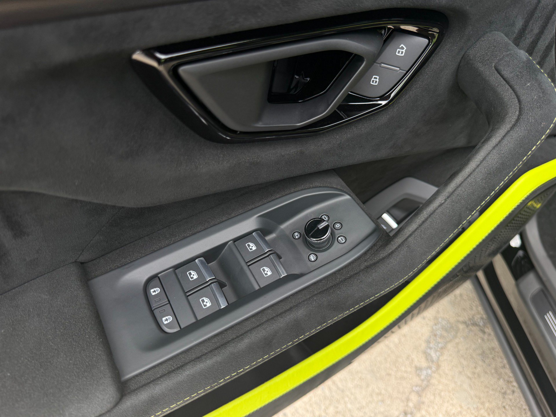 Used 2023 Lamborghini Urus Performante AWD/4WD image 55