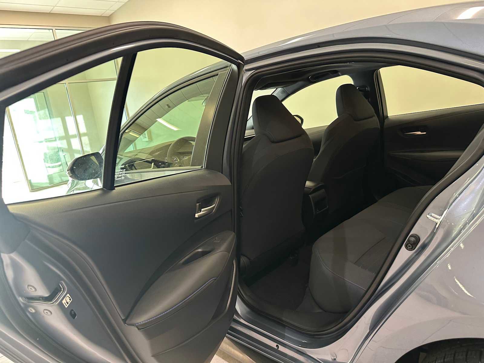 Used 2021 Toyota Corolla SE w/ SE Premium Package FWD image 25