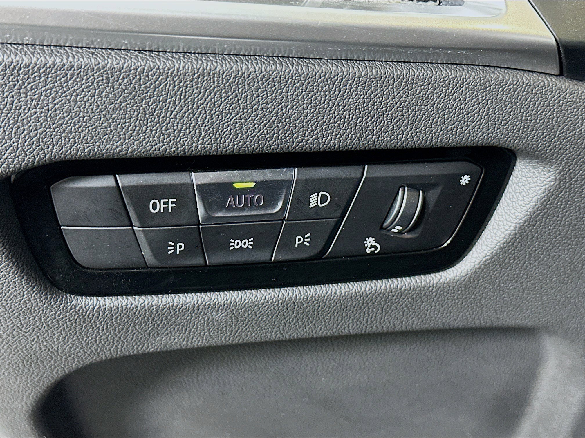 Used 2025 BMW 330i Sedan w/ Convenience Package image 16