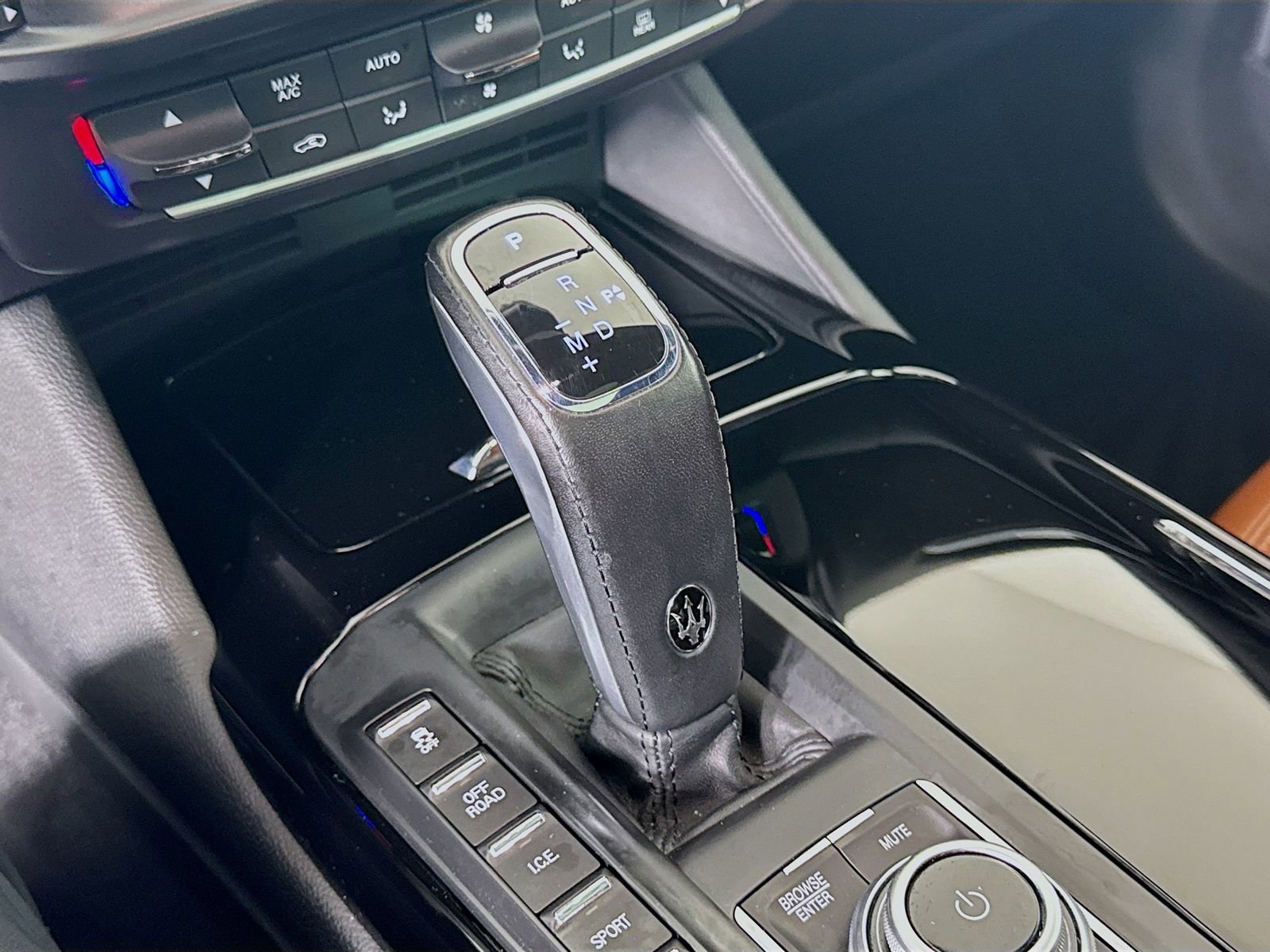 Used 2021 Maserati Levante image 14