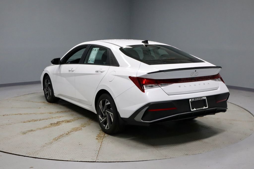 Certified 2025 Hyundai Elantra Sport image 9