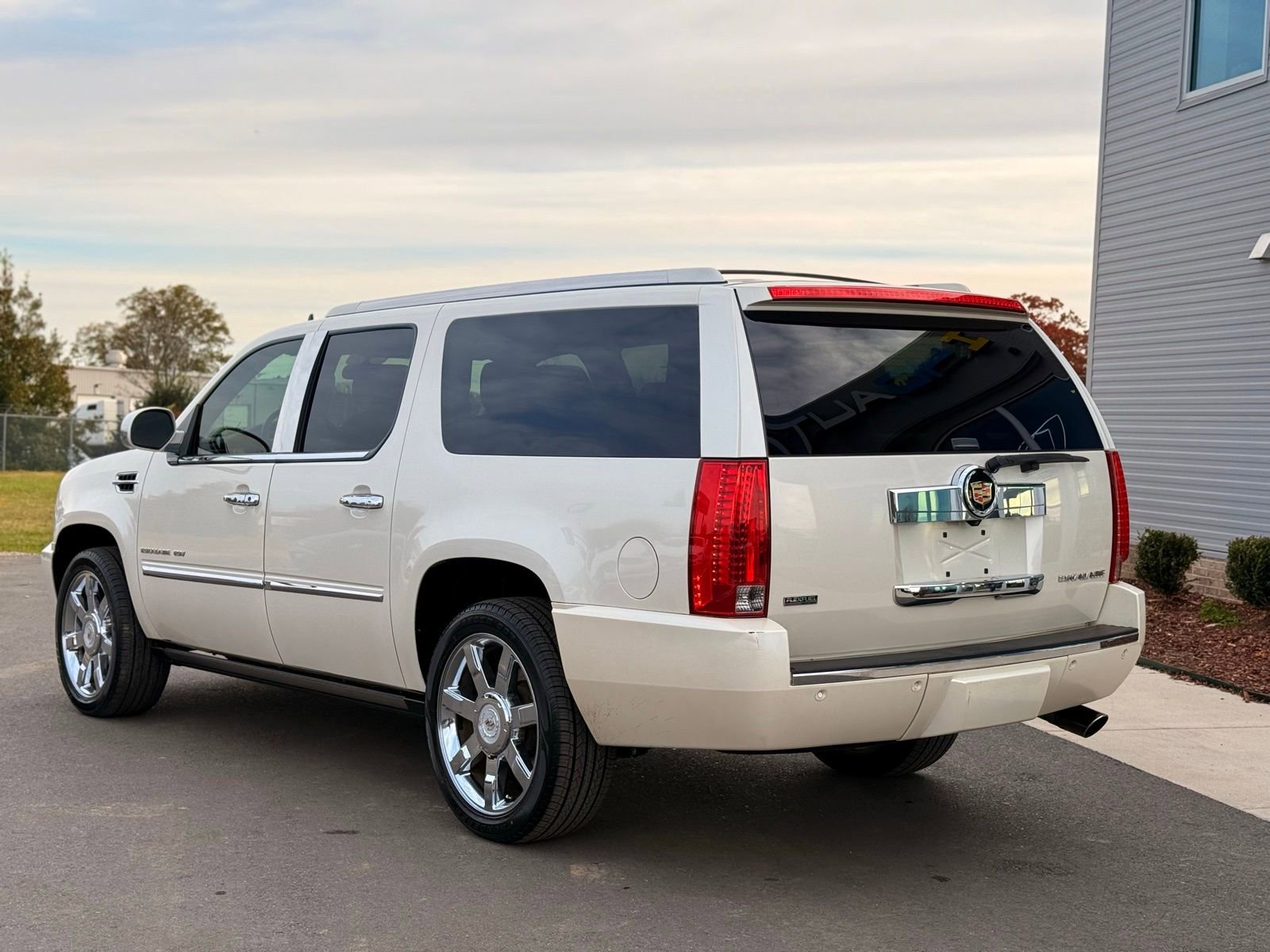 Used 2012 Cadillac Escalade ESV Luxury image 8