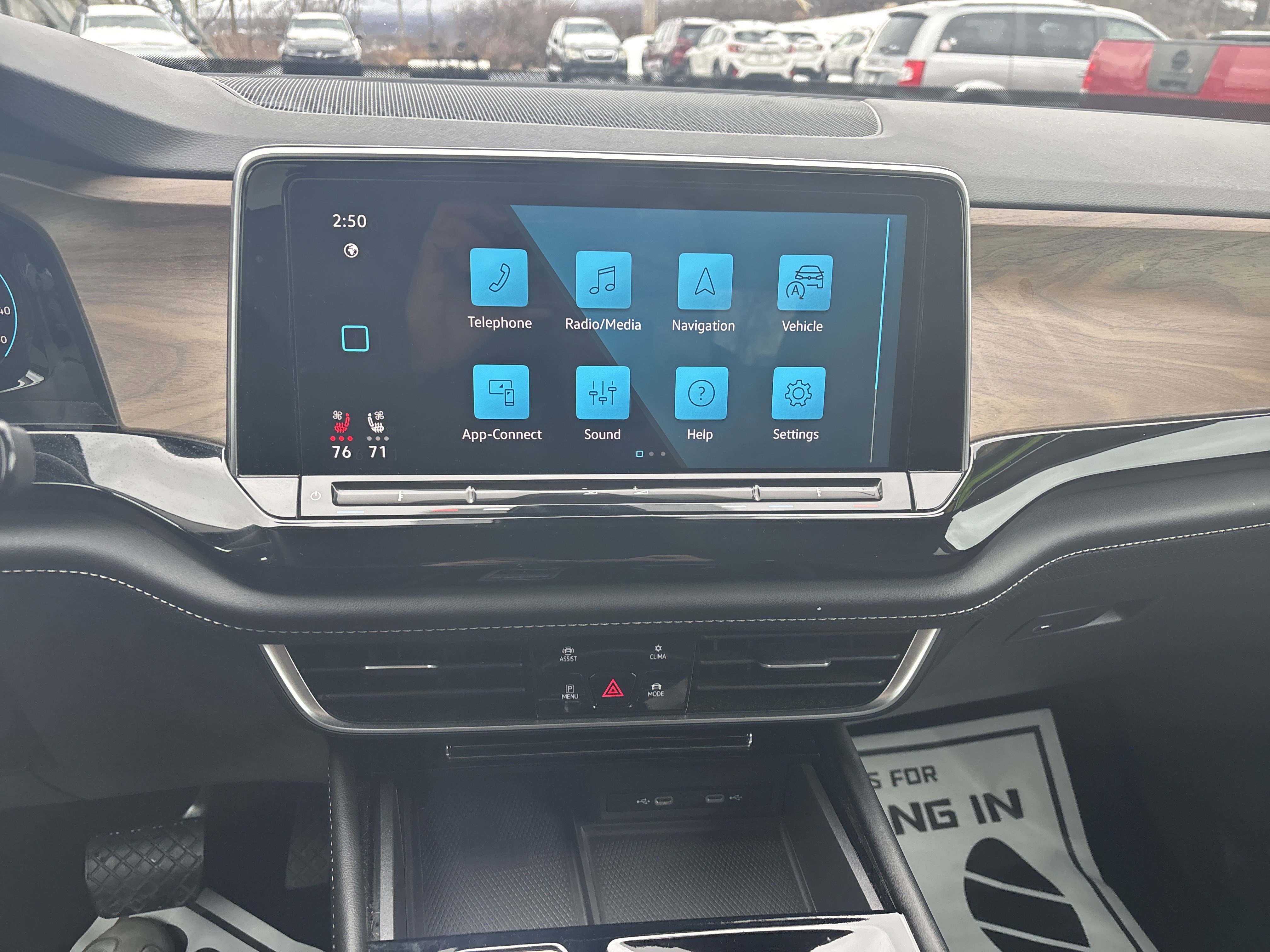 Used 2024 Volkswagen Atlas SE image 26