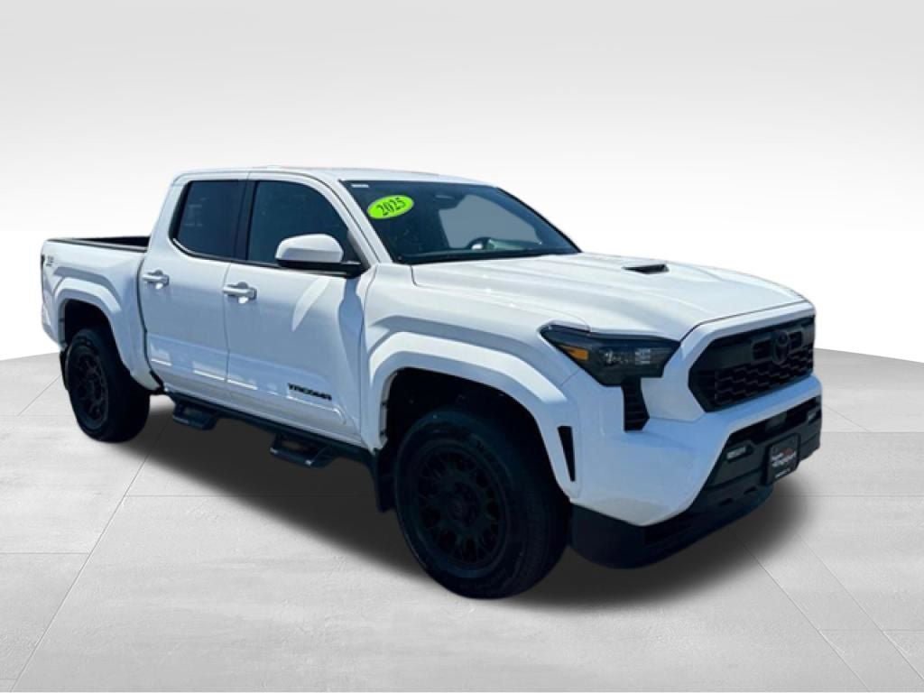 Used 2025 Toyota Tacoma TRD Sport AWD/4WD image 10