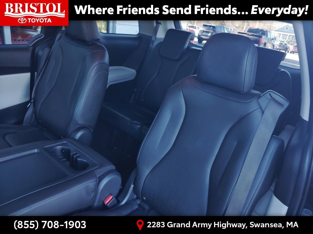 Used 2024 Kia Carnival LX image 17