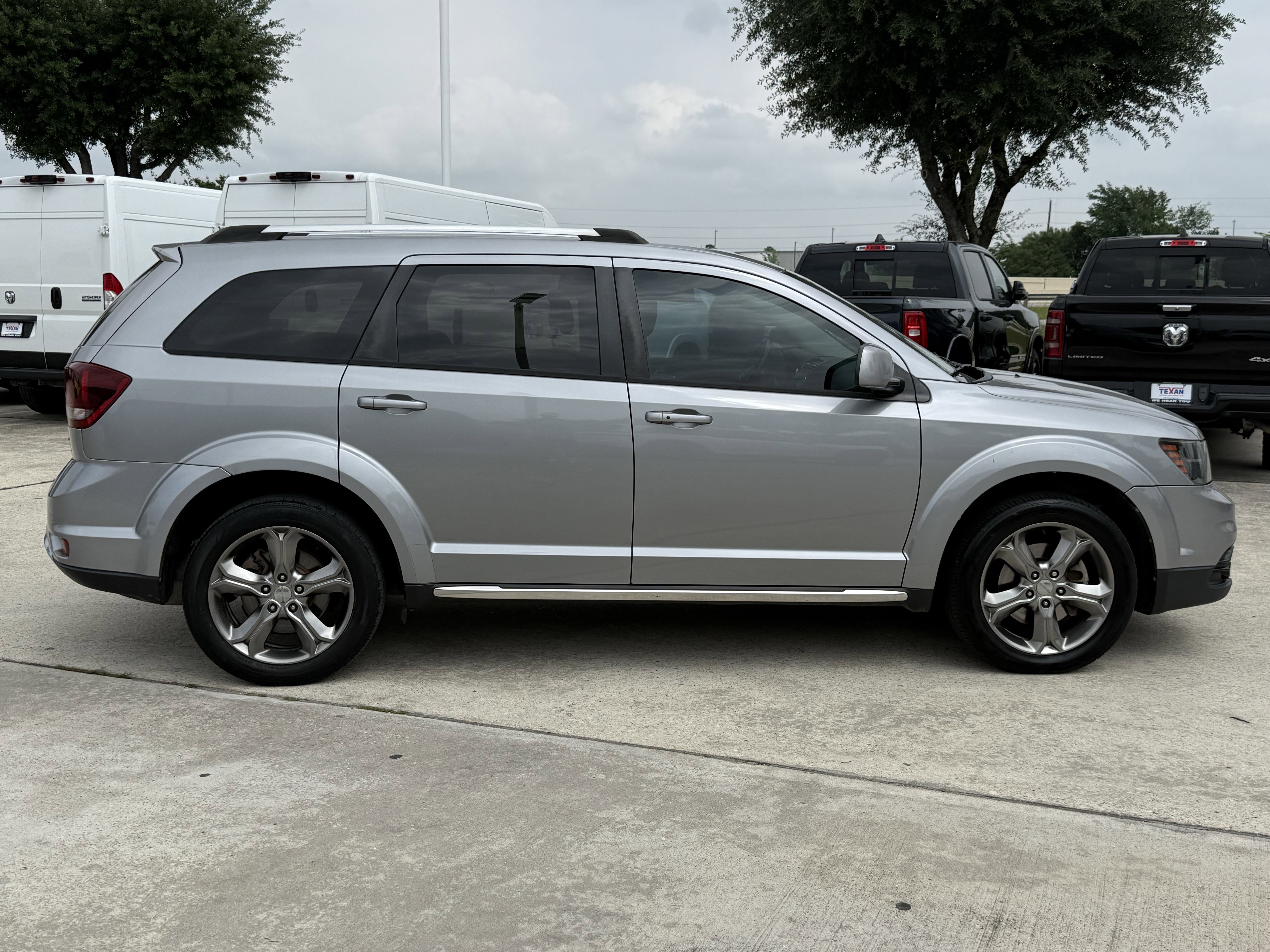Used 2016 Dodge Journey Crossroad FWD image 3