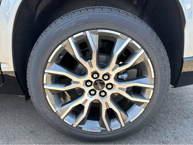 New 2026 GMC Acadia Denali Ultimate w/ LPO, Floor Liner Package AWD/4WD image 17
