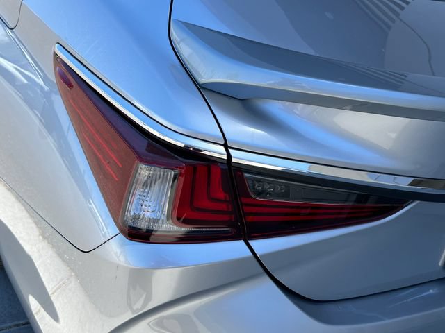 Used 2025 Lexus ES 300h w/ Premium Package FWD image 24