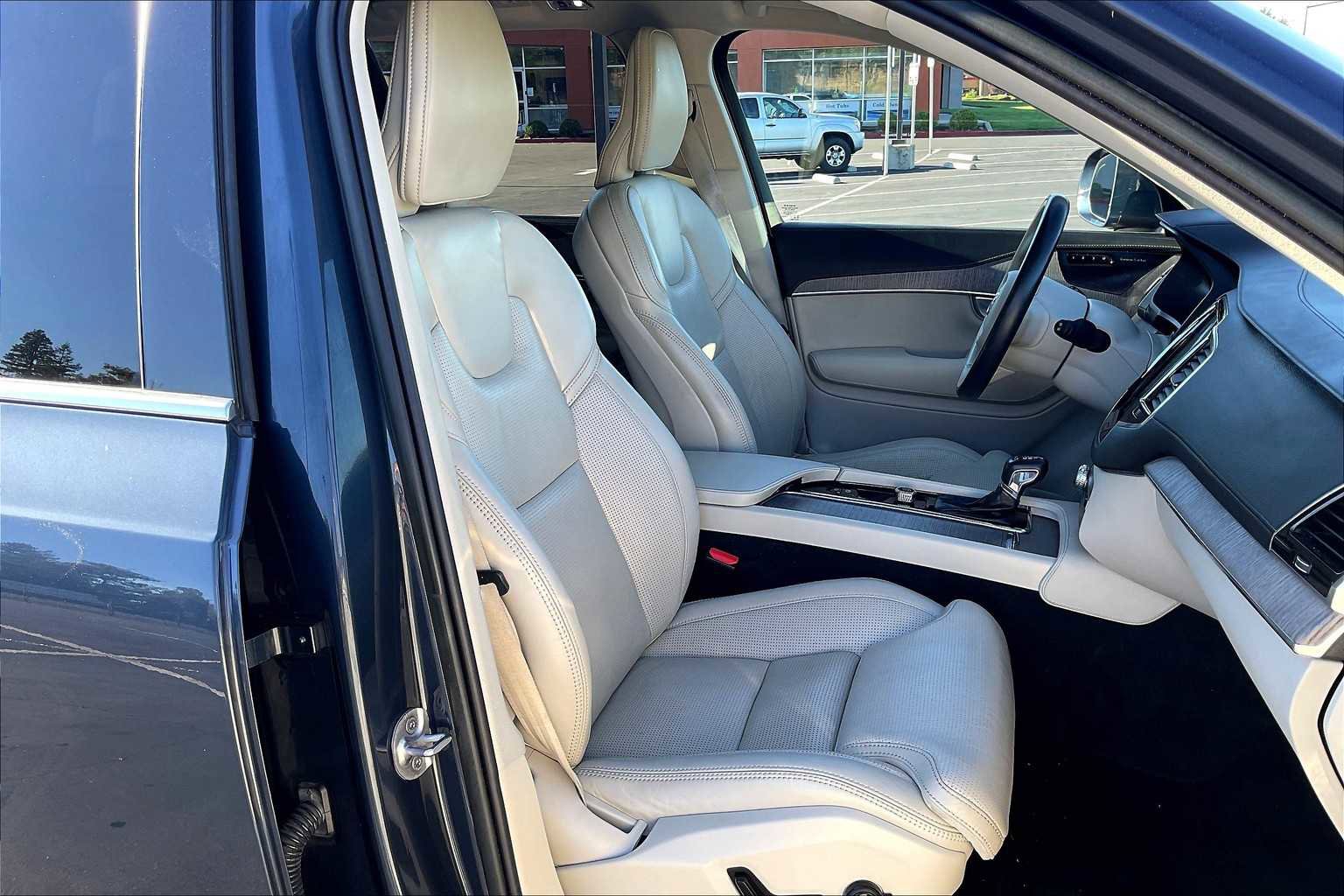 Used 2022 Volvo XC90 T6 Inscription w/ Advanced Package image 10