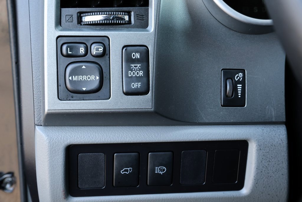 Used 2015 Toyota Sequoia Limited image 28