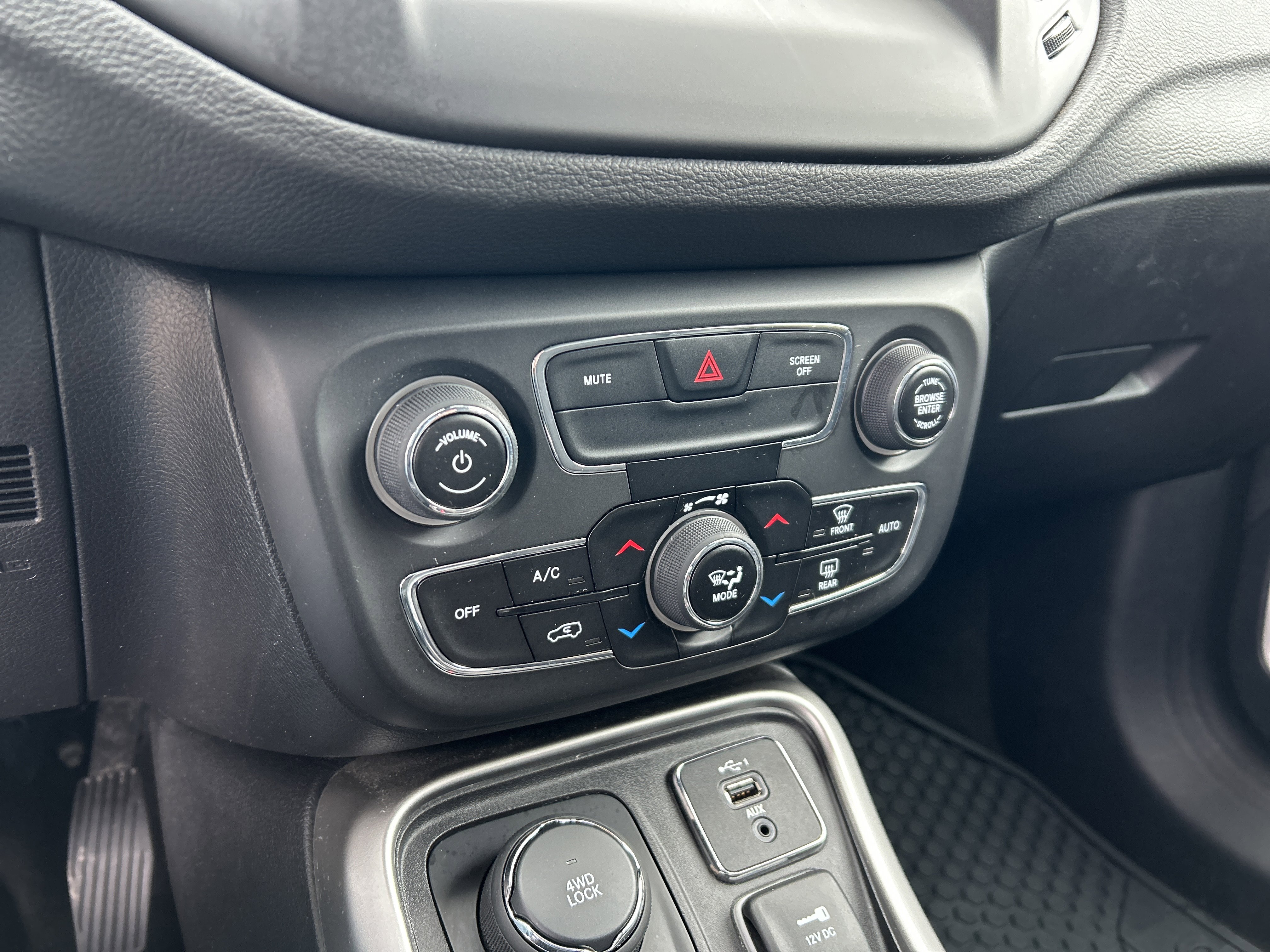 Used 2019 Jeep Compass Latitude w/ Cold Weather Group image 21