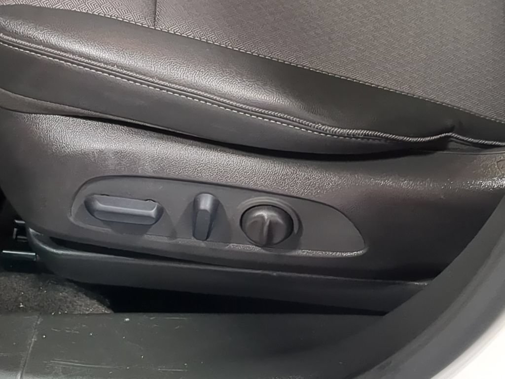 Used 2023 Buick Encore GX Select AWD/4WD image 21