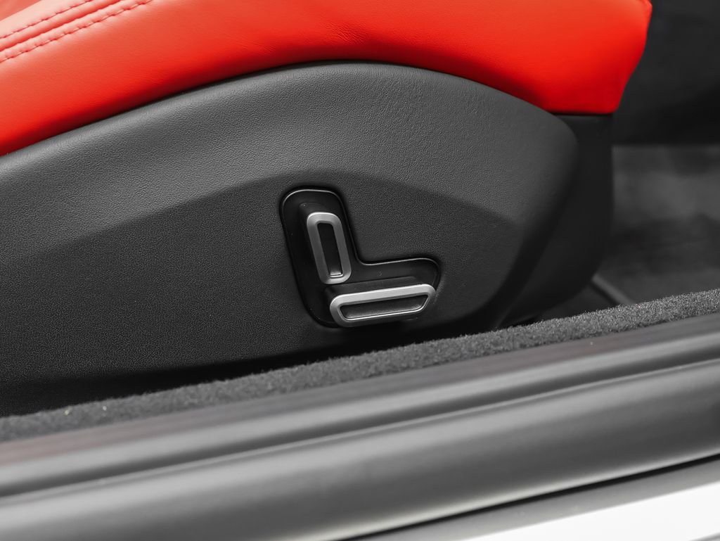 Certified 2025 Ferrari Roma Spider RWD image 19