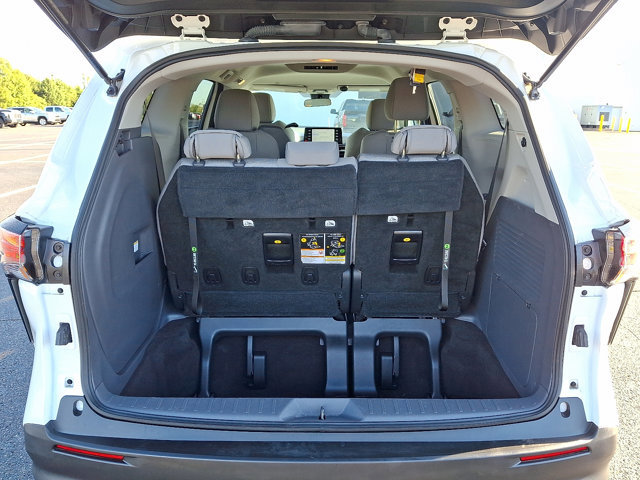 Used 2022 Toyota Sienna LE image 28